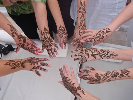 so to prime ourselves for the project we had a fun little henna party